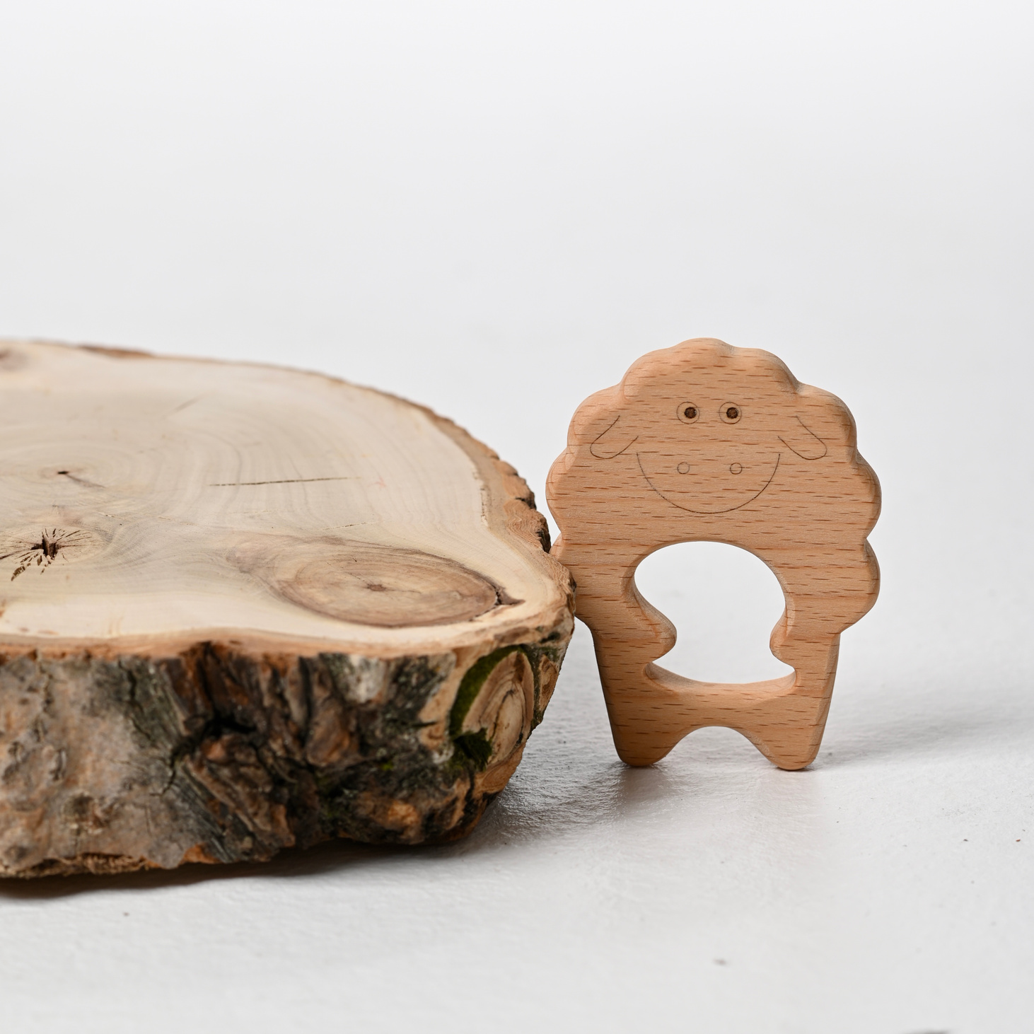 Грызунок из бука Овечка - фотография товара