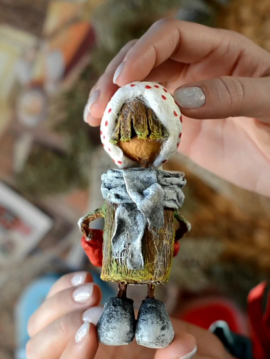 Ёлочная игрушка  "Старичок-лесовичок с виниловой пластинкой"
