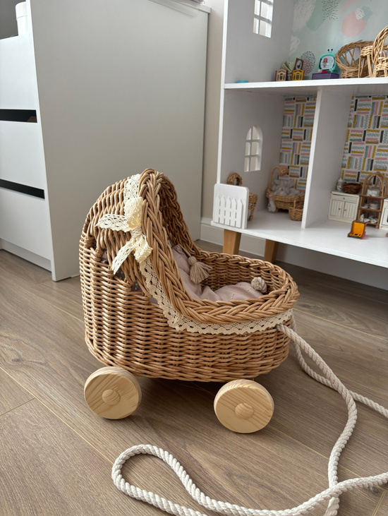 Плетеная коляска для кукол 30 см с постелькой. Люлька для кукол