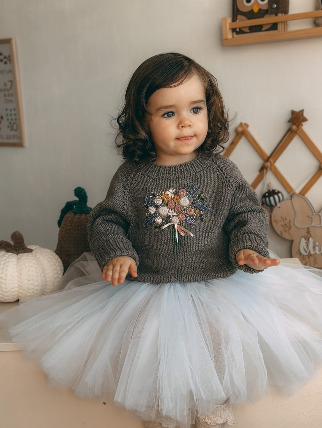 Детский вязаный джемпер с вышивкой «Букет» - фотография товара