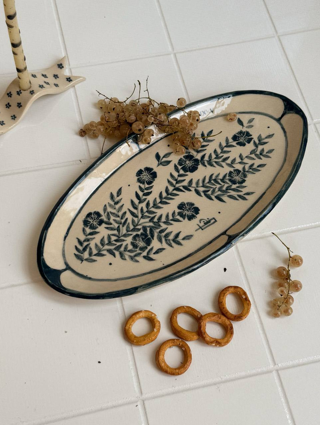 Вытянутая тарелка с цветами - фотография товара