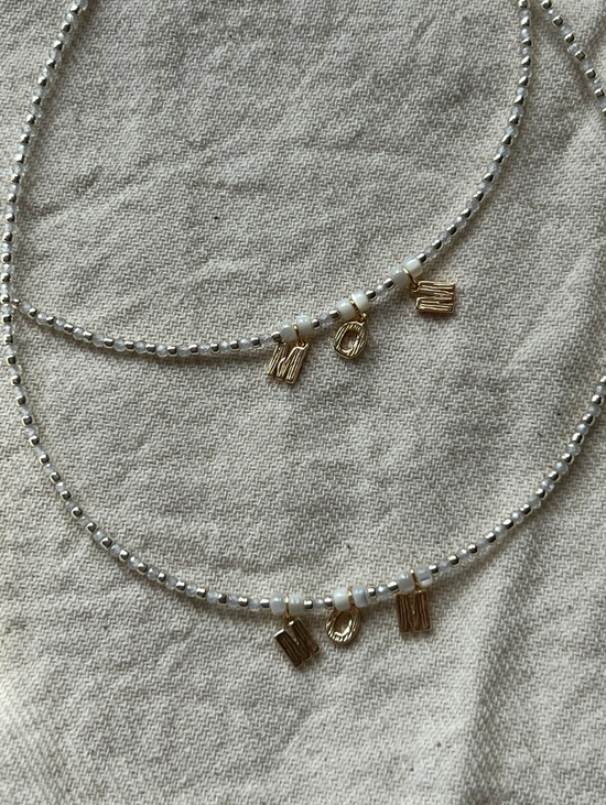 Чокер с буквами MOM