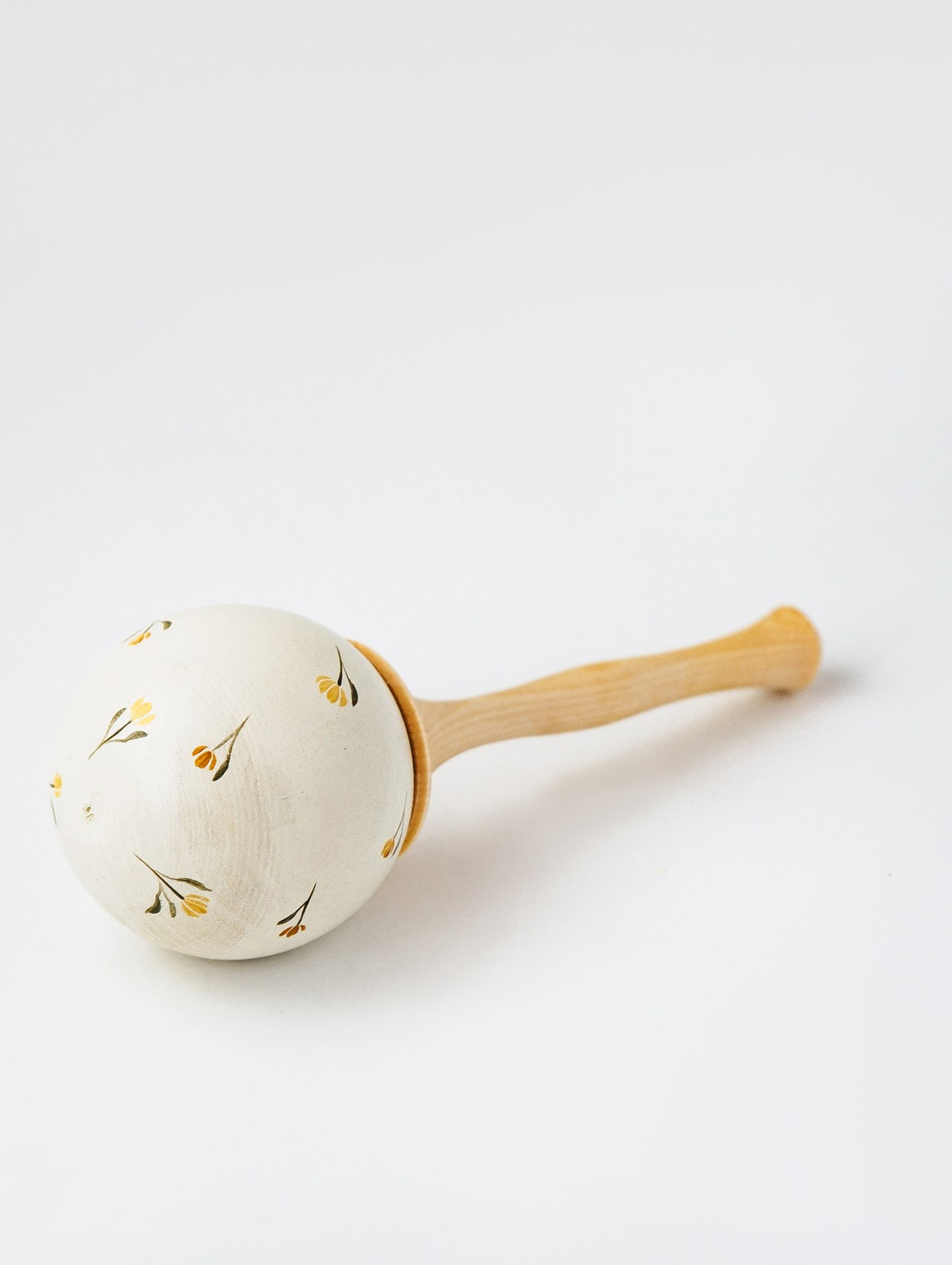 Деревянная погремушка-маракас "Жёлтые цветочки" - фотография товара