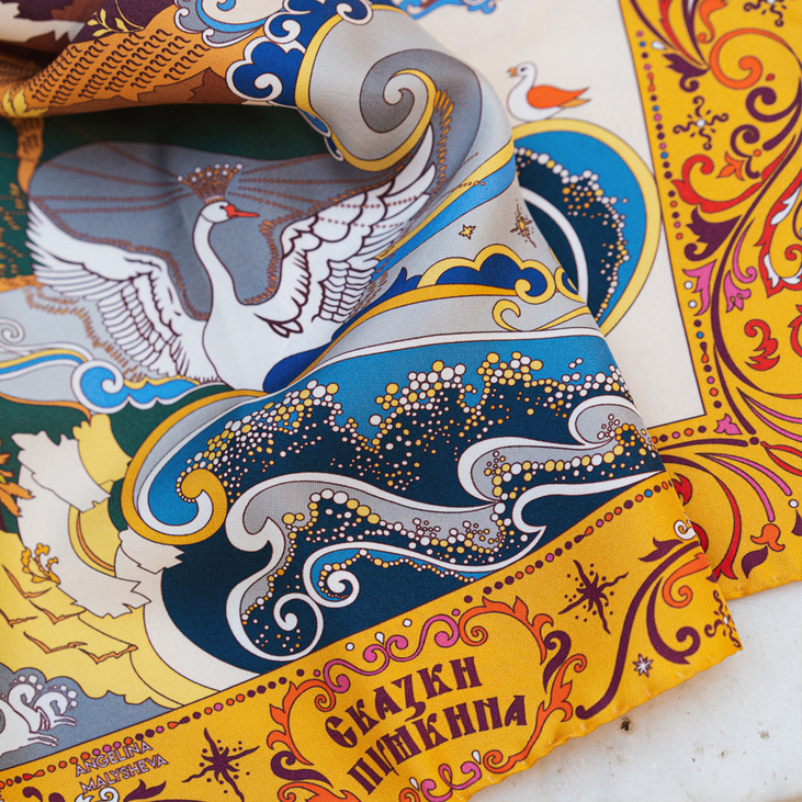 Шелковый платок «Сказки Пушкина светлый» 90х90