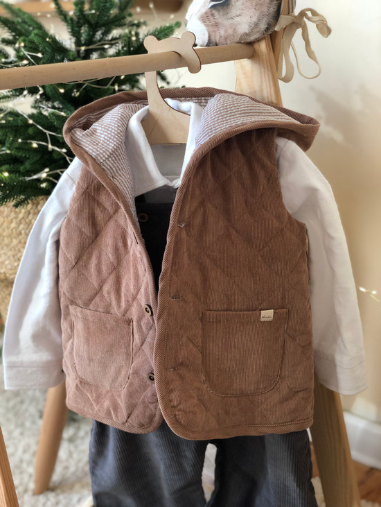 Утепленная стеганая жилетка для малышей