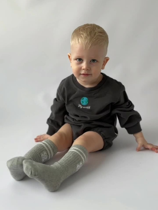 Боди "My world" оверсайз для малыша Kristoms, гольфы в подарок