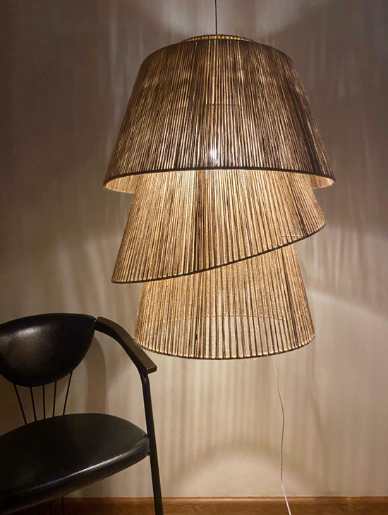 Оригинальная люстра из джута