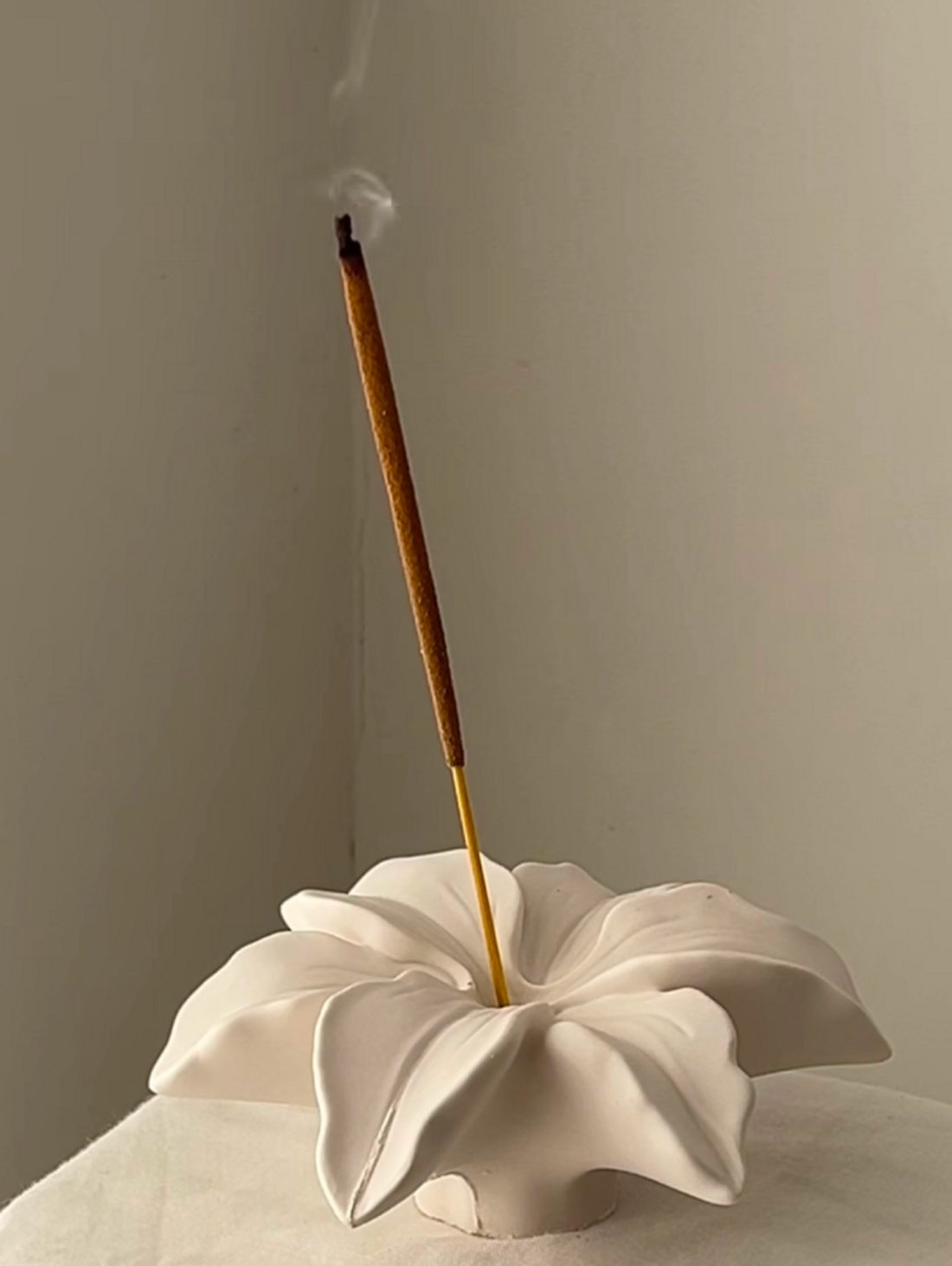 Подставка для благовоний и палочек "Лилия" - фотография товара