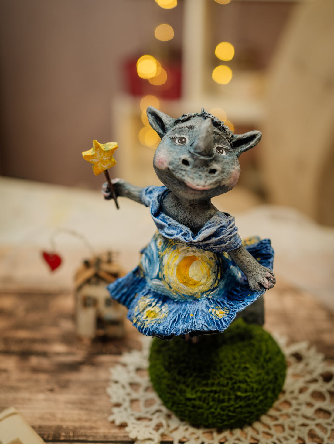 Елочная игрушка "Танцующая носорожка" - фотография товара