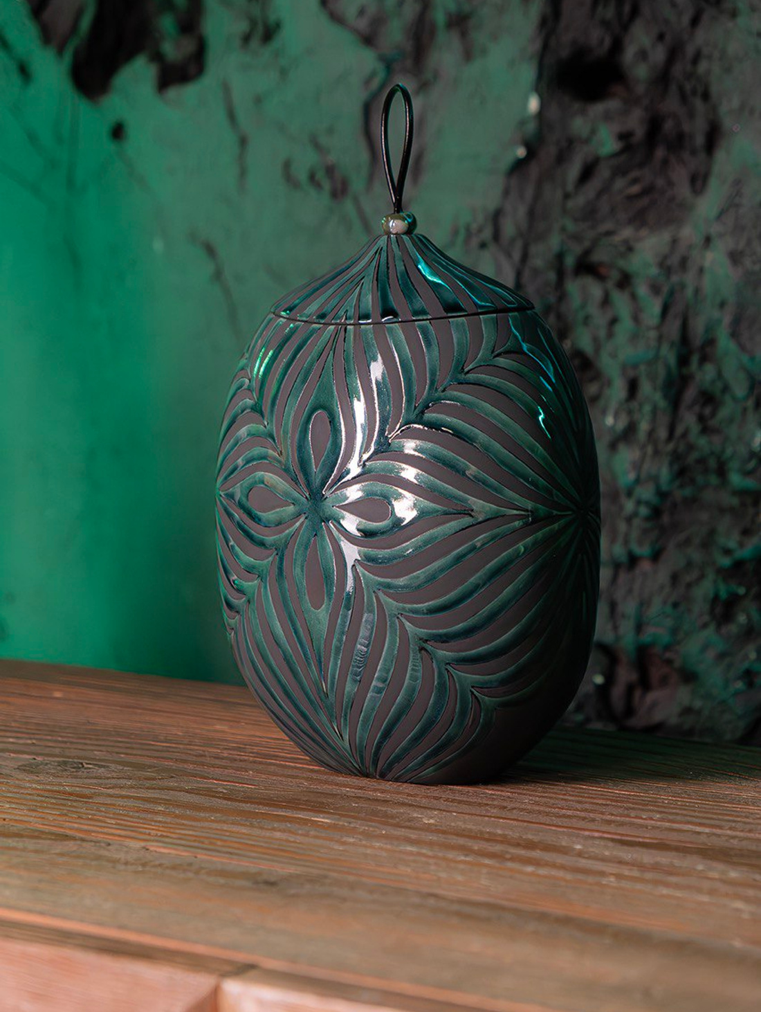 Интерьерная керамическая ваза " Ирисы " большая - фотография товара